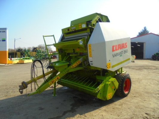 Presse à balles rondes Claas Variant 260 - 1